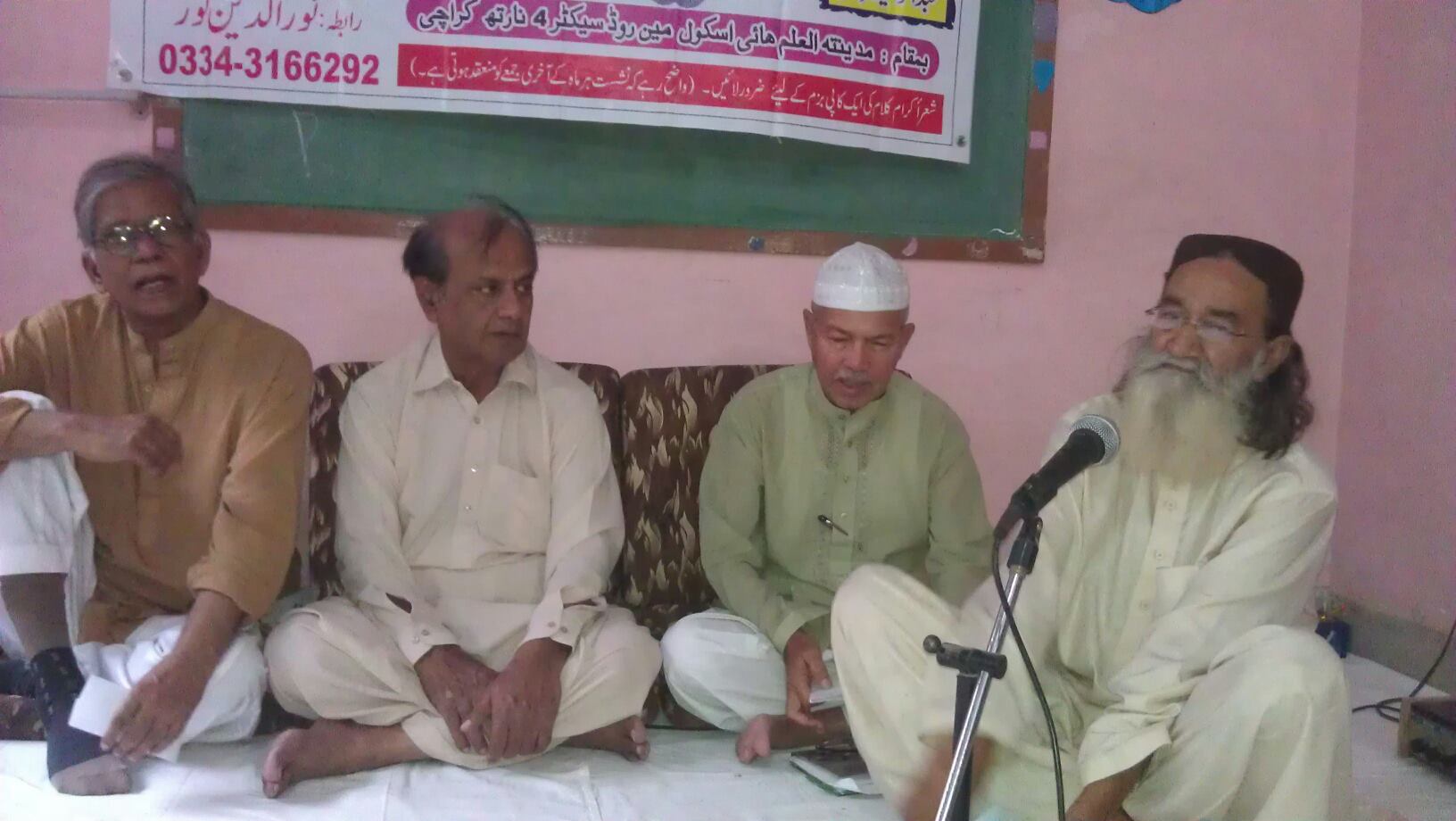 Syed Anwer Jawaid Hashmi naatia ashaar paish kertay houey,mehman e aiezazi Khalil Ahmed khalil Advocate,mehman e khusosi Shamsul Ghani,sadr bzm e shamim e adab